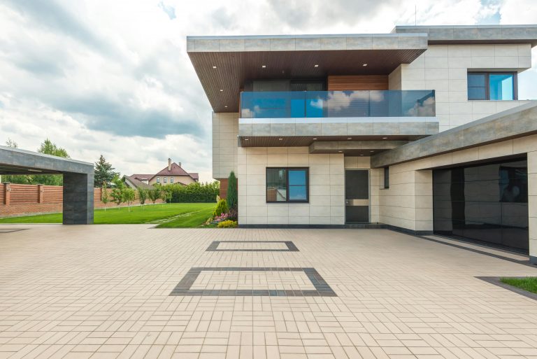 Read more about the article The Ultimate Guide to Choosing the Right Paving Contractor for Your Project